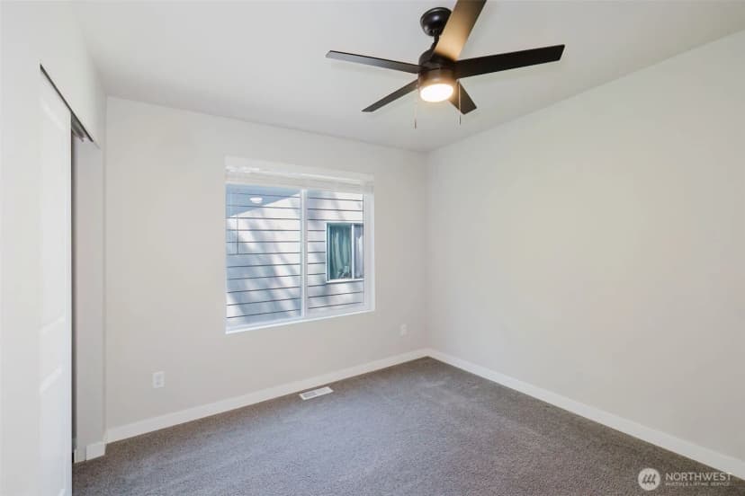 Property photo for 9422 Fairhaven Circle Ne, Bremerton photo 29