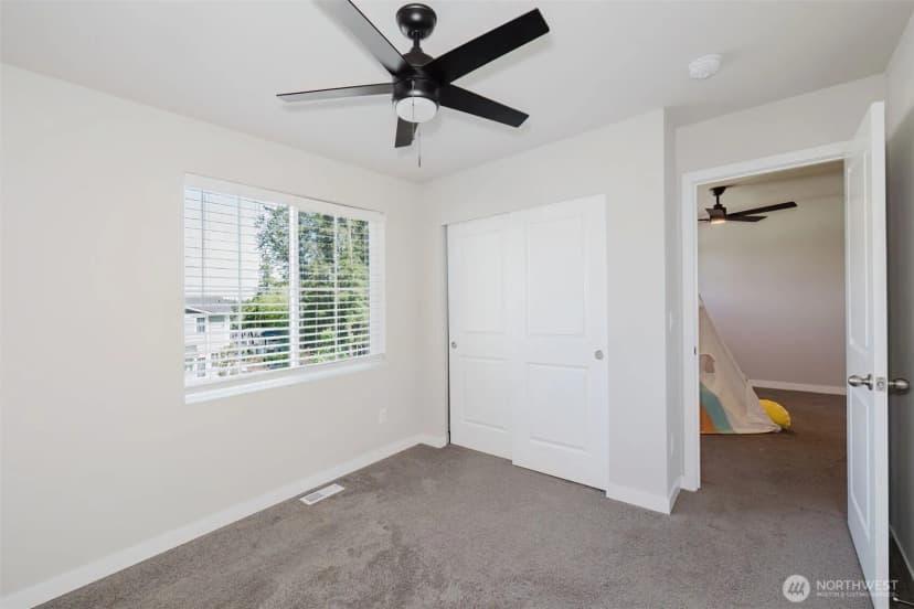 Property photo for 9422 Fairhaven Circle Ne, Bremerton photo 23