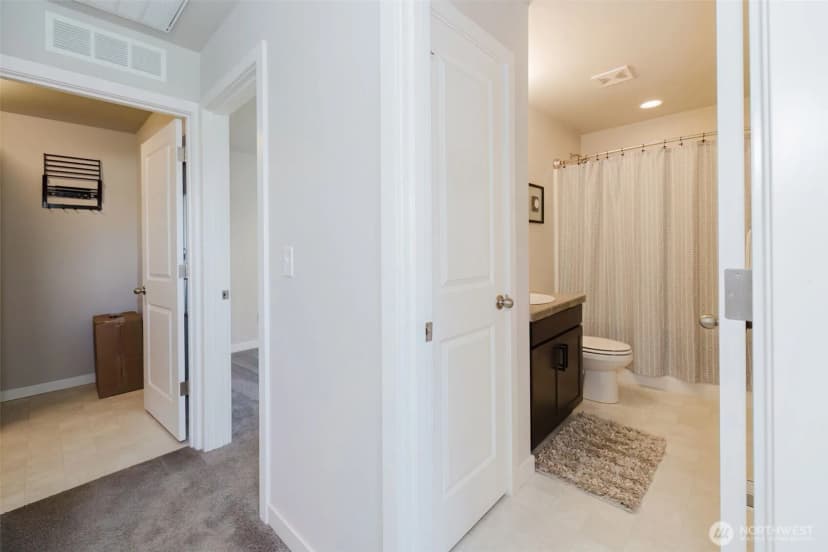 Property photo for 9422 Fairhaven Circle Ne, Bremerton photo 25