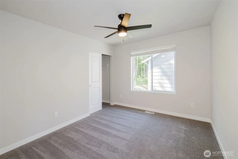 Property photo for 9422 Fairhaven Circle Ne, Bremerton photo 27