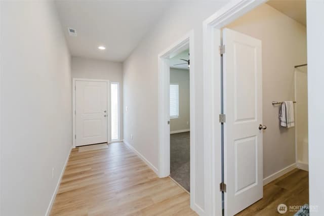 Property photo for 9422 Fairhaven Circle Ne, Bremerton photo 4