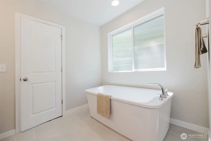 Property photo for 9422 Fairhaven Circle Ne, Bremerton photo 35