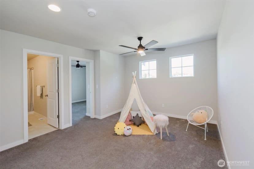 Property photo for 9422 Fairhaven Circle Ne, Bremerton photo 20