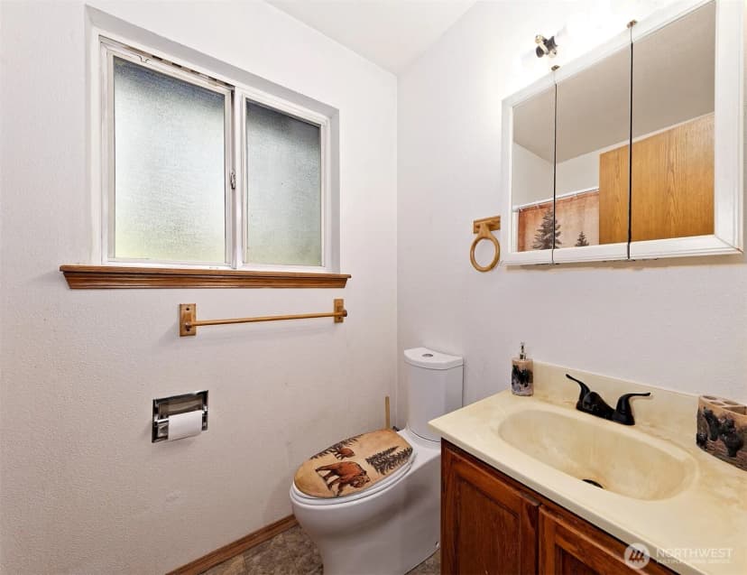 Property photo for 201 E Sleaford Road, Shelton photo 15