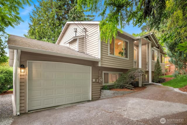 Property photo for 3816 Ne 110th Street, Seattle photo 2