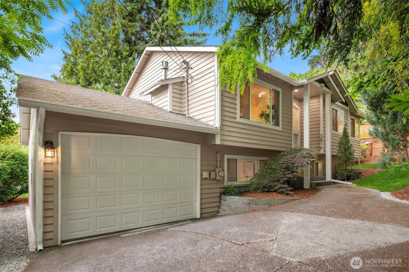 Property photo for 3816 Ne 110th Street, Seattle photo 2