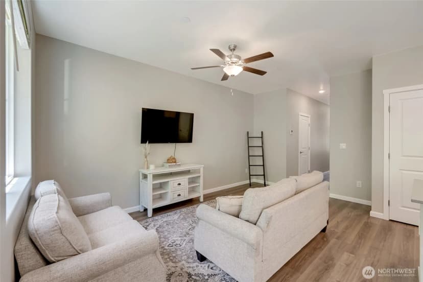 Property photo for 8605 E Gilman Avenue, Arlington photo 6