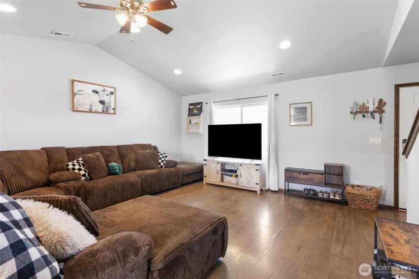 Property photo for 634 Kimberly Avenue, Royal City photo 8