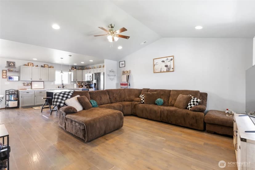 Property photo for 634 Kimberly Avenue, Royal City photo 7