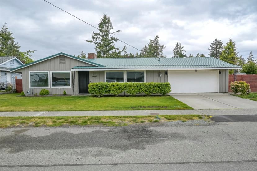 Property photo for 1880 Ne Tenth Avenue Ne, Oak Harbor