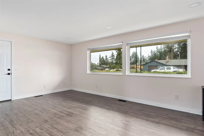 Property photo for 1880 Ne Tenth Avenue Ne, Oak Harbor photo 9