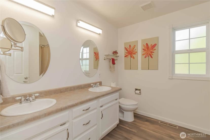 Property photo for 5610 Norpoint Way Ne, Tacoma photo 30