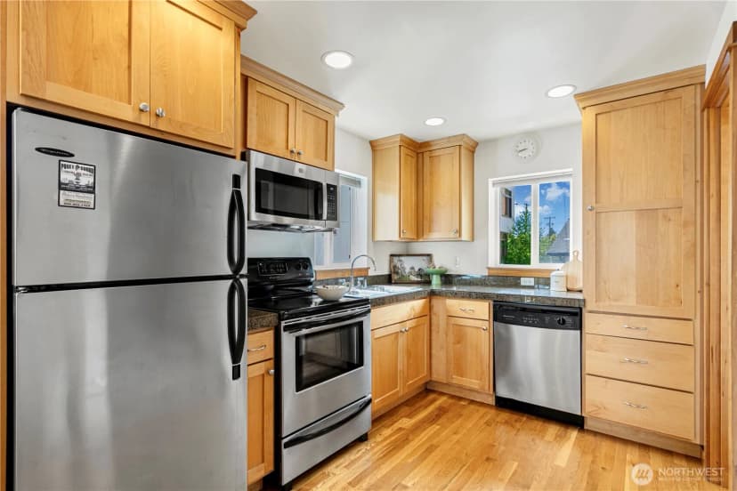 Property photo for 6348 34th Avenue Sw #c, Seattle photo 8
