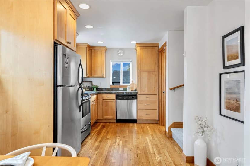Property photo for 6348 34th Avenue Sw #c, Seattle photo 6