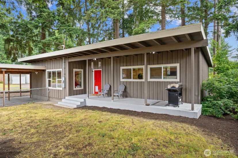 Property photo for 18568 Densmore Avenue N, Shoreline photo 2