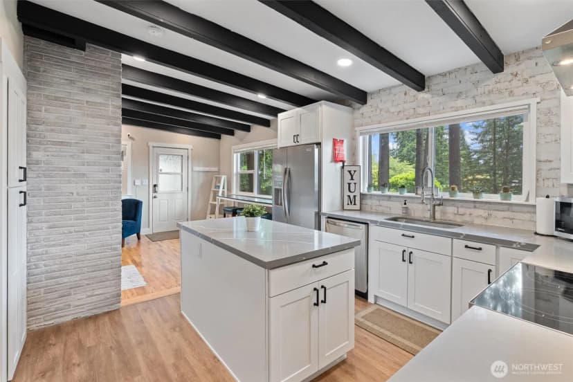 Property photo for 18568 Densmore Avenue N, Shoreline photo 8