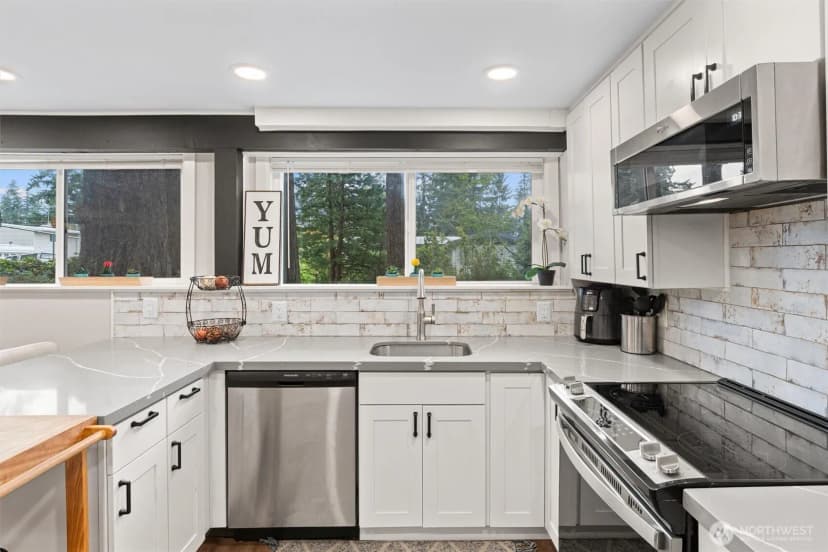 Property photo for 18568 Densmore Avenue N, Shoreline photo 20