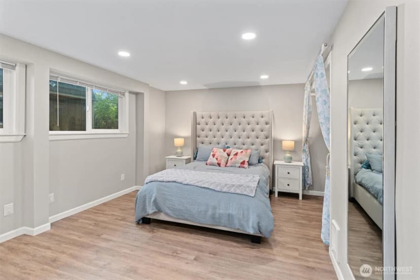 Property photo for 18568 Densmore Avenue N, Shoreline photo 24