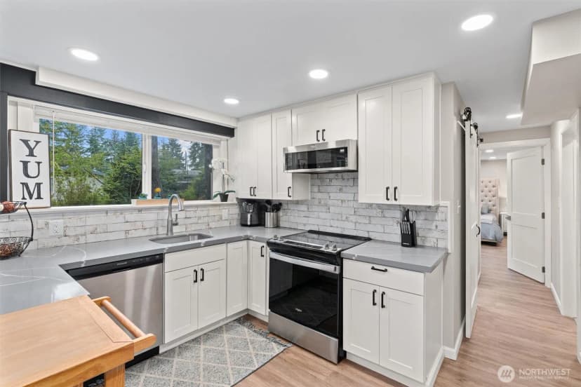Property photo for 18568 Densmore Avenue N, Shoreline photo 18