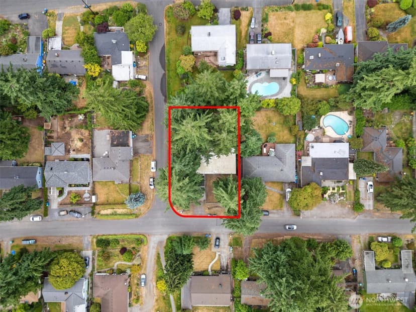Property photo for 18568 Densmore Avenue N, Shoreline photo 36