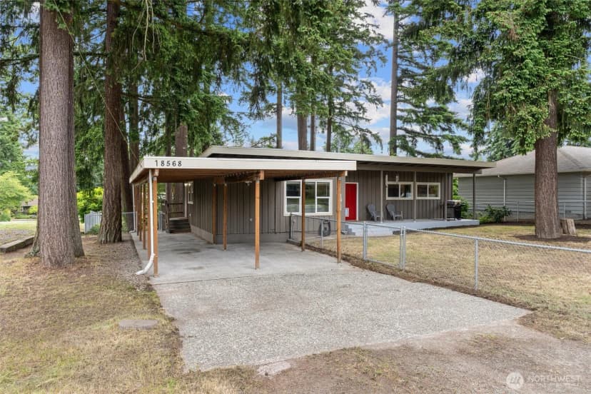 Property photo for 18568 Densmore Avenue N, Shoreline photo 34