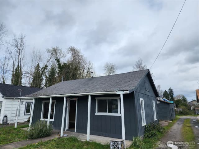 Property photo for 211 E Cherry Street, Centralia photo 2