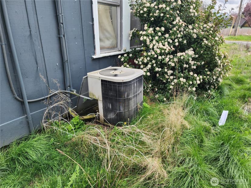 Property photo for 211 E Cherry Street, Centralia photo 7