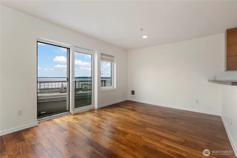 Property photo for 2400 Western Avenue #807, Seattle photo 12