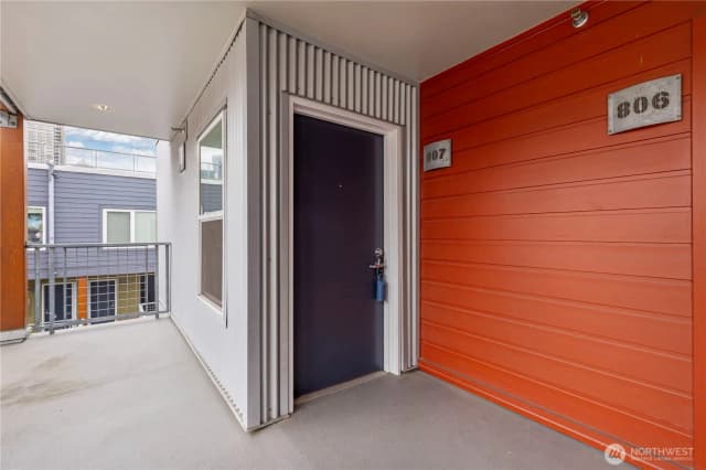 Property photo for 2400 Western Avenue #807, Seattle photo 4