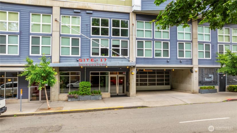 Property photo for 2400 Western Avenue #807, Seattle photo 3