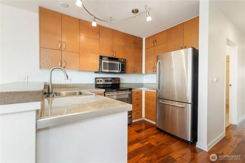 Property photo for 2400 Western Avenue #807, Seattle photo 7