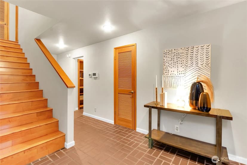 Property photo for 11611 73rd Place Ne, Kirkland photo 2