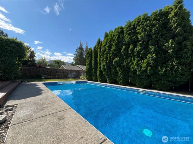 Property photo for 1516 4th Street, Wenatchee photo 2
