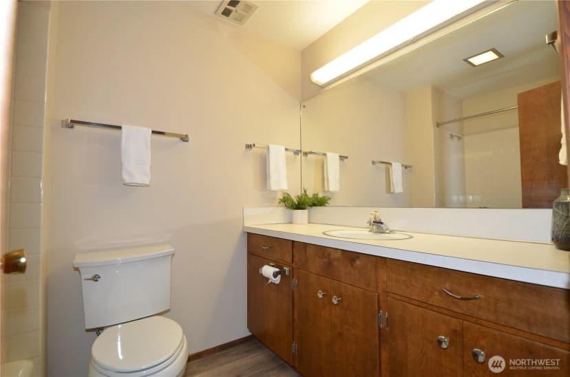 Property photo for 18215 108th Avenue Ne, Bothell photo 24