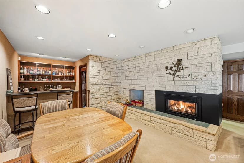 Property photo for 9138 Edgewater Drive Sw, Lakewood photo 17