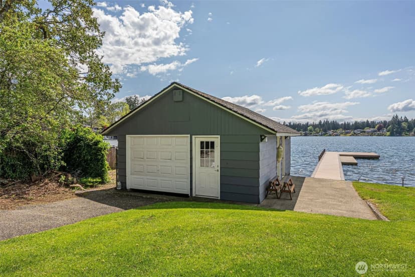 Property photo for 9138 Edgewater Drive Sw, Lakewood photo 24