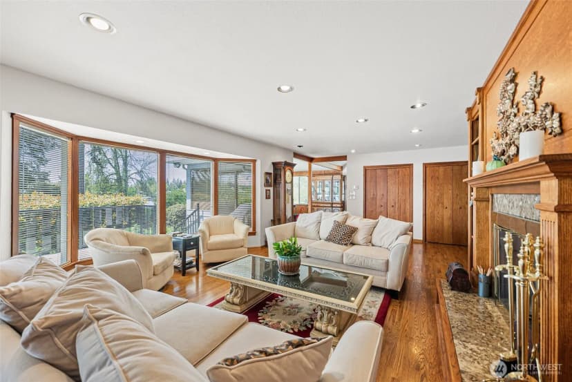 Property photo for 9138 Edgewater Drive Sw, Lakewood photo 4