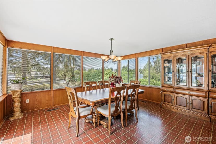 Property photo for 9138 Edgewater Drive Sw, Lakewood photo 6