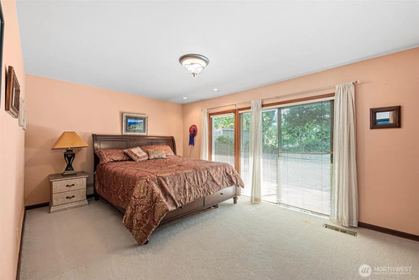 Property photo for 9138 Edgewater Drive Sw, Lakewood photo 9