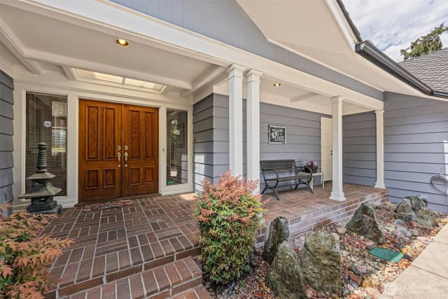 Property photo for 9138 Edgewater Drive Sw, Lakewood photo 3