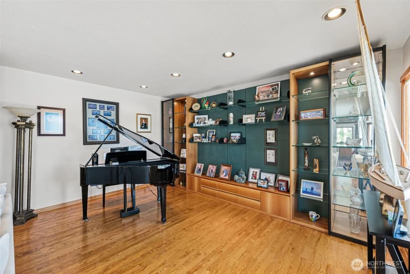 Property photo for 9138 Edgewater Drive Sw, Lakewood photo 5