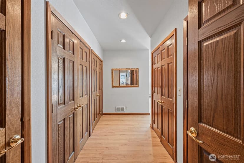 Property photo for 9138 Edgewater Drive Sw, Lakewood photo 12