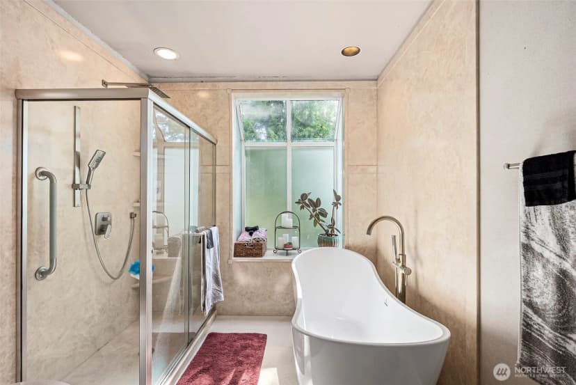Property photo for 9138 Edgewater Drive Sw, Lakewood photo 15