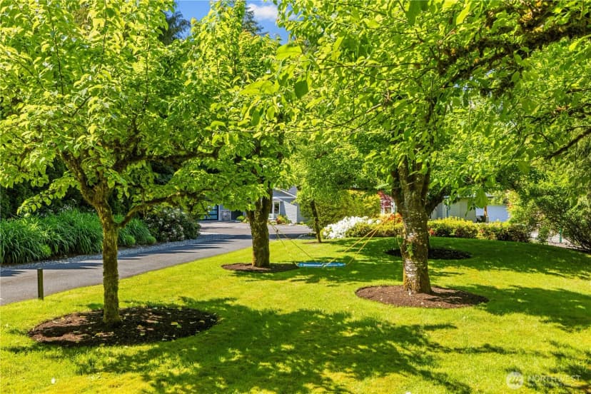 Property photo for 2045 E Beaver Lake Drive Se, Sammamish photo 29