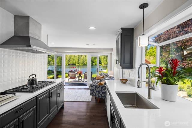Property photo for 2045 E Beaver Lake Drive Se, Sammamish photo 5