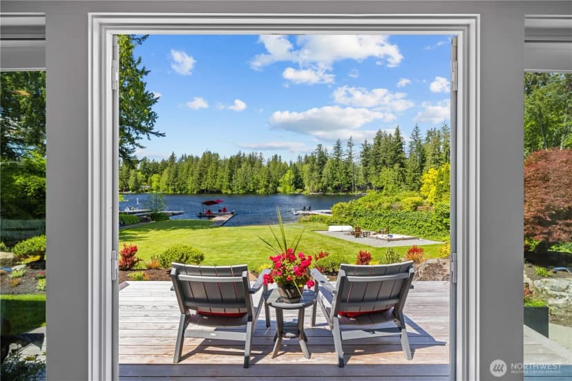 Property photo for 2045 E Beaver Lake Drive Se, Sammamish photo 7