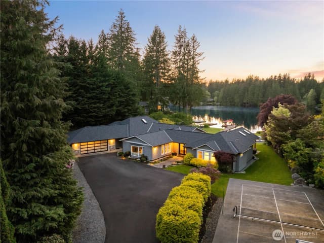 Property photo for 2045 E Beaver Lake Drive Se, Sammamish photo 2