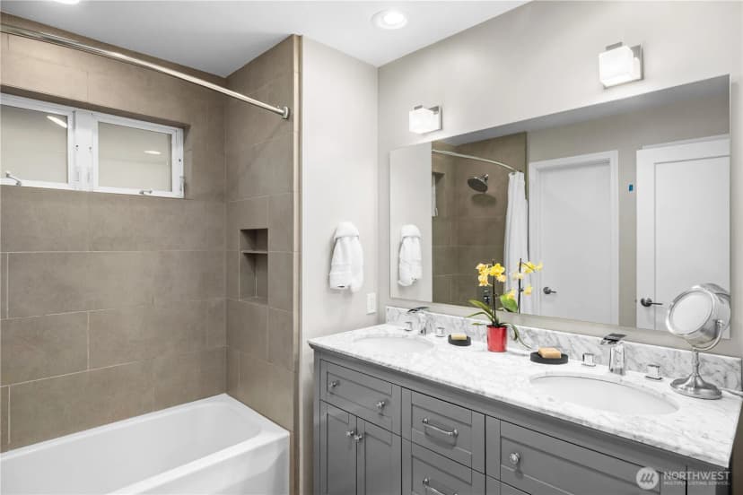 Property photo for 2045 E Beaver Lake Drive Se, Sammamish photo 22