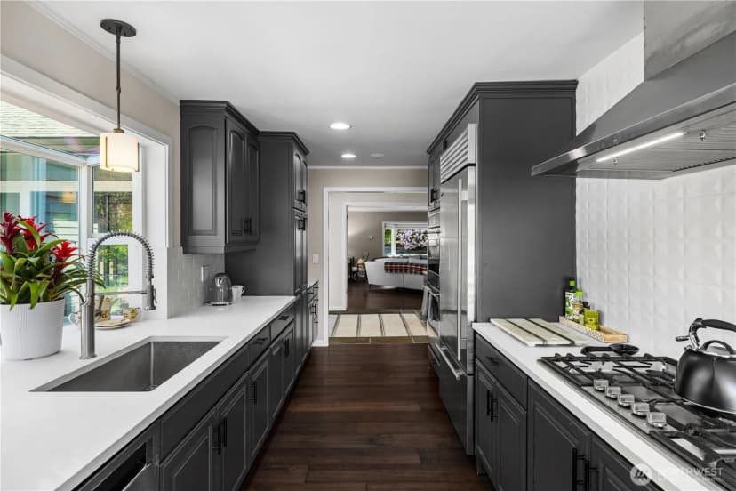 Property photo for 2045 E Beaver Lake Drive Se, Sammamish photo 11