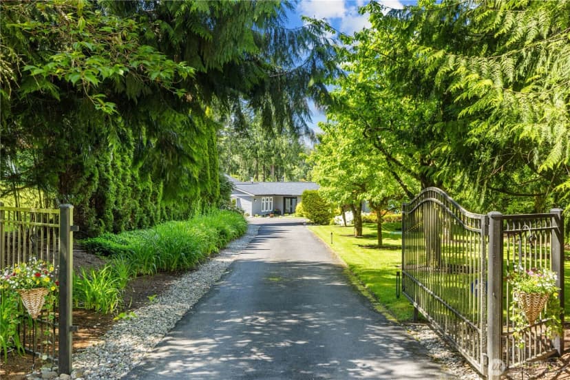Property photo for 2045 E Beaver Lake Drive Se, Sammamish photo 30